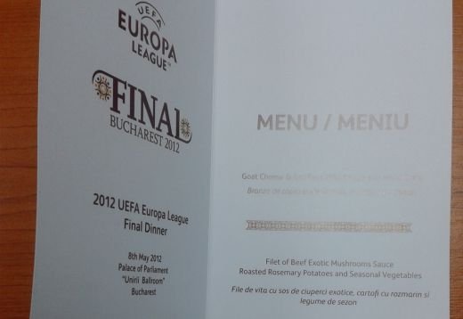 Momente UNICE la dineul Europa League! Platini, discurs in ROMANA, Hagi si Popescu, tratati cu branza de capra si sfecla rosie in straturi de creson :)_3
