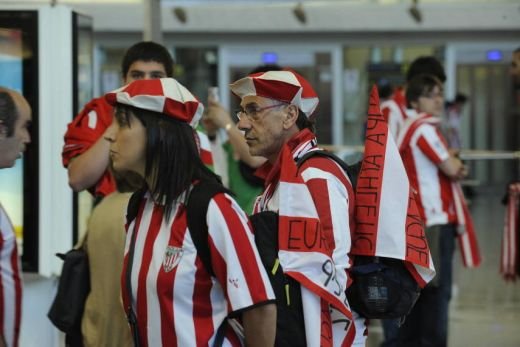 FOTO: Imaginile disperarii! Suporterii basci sunt BLOCATI pe aeroportul din Bilbao! Otopeni, trafic RECORD! Ce zic sefii aeroportului:_9