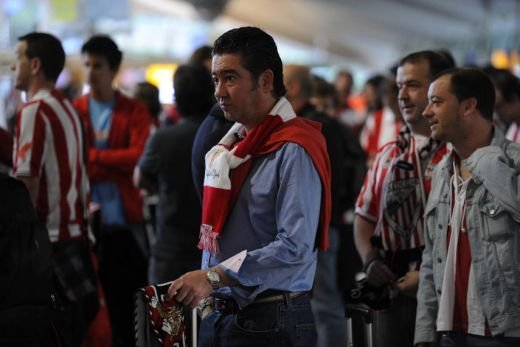 FOTO: Imaginile disperarii! Suporterii basci sunt BLOCATI pe aeroportul din Bilbao! Otopeni, trafic RECORD! Ce zic sefii aeroportului:_11