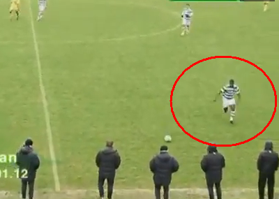 Cea mai tare alunecare din 2012 vine din Scotia! Vezi cum isi RUPE un jucator de la Celtic propriul coleg! SUPER VIDEO