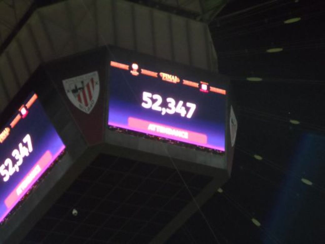 Adrian Dragu a castigat concursul Samsung si Sport.ro si a facut poze la marea finala Europa League, de la Bucuresti!_3