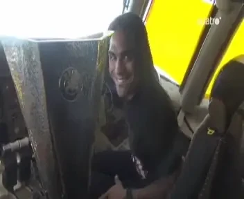 VIDEO! Falcao s-a dezlantuit in avion: A pilotat cu trofeul Europa League langa el
