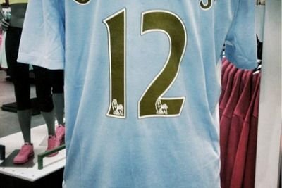 SUPER OFERTA! Noile tricouri puse in vanzare la Manchester sunt asteptate de 44 de ani! FOTO_3