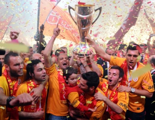 Imaginea pe care n-o vei uita TOT anul! INCENDIU pe stadionul unde Hagi e ZEU! Super FOTO de la o sarbatoare nebuna_4