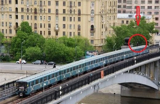 FOTO: Uita-te atent la imaginea asta! Detaliul incredibil surprins pe un tren in miscare