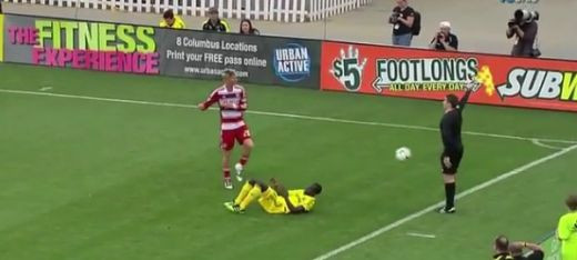 Un jucator l-a PEDEPSIT pe arbitru pentru decizia luata. Gestul care il va costa trei etape de suspendare: