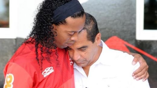 FOTO INCREDIBIL! Cum a decazut un ZEU! Ronaldinho s-a antrenat BEAT! Scuza PENIBILA in fata antrenorilor: