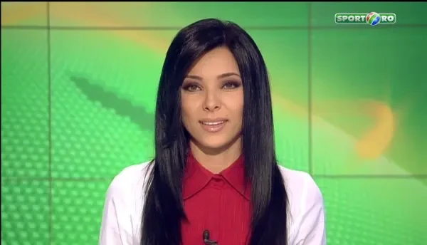 Extrem de sexy, Bianca Dragusanu a innebunit fanii la derby-ul Clujului! Cum s-a aranjat special pentru marele meci: