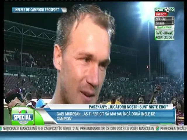 Stai, vreau sa fac poza cu trofeul! :)) Imagini de SENZATIE la Cluj! Singurul stelist care s-a bucurat la titlul CFR-ului