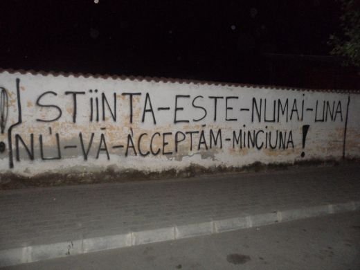 Suporterii Craiovei, scrisoare pentru Presedinte! Orasul a fost impanzit noaptea trecuta de mesaje pentru Stiinta! FOTO:_2