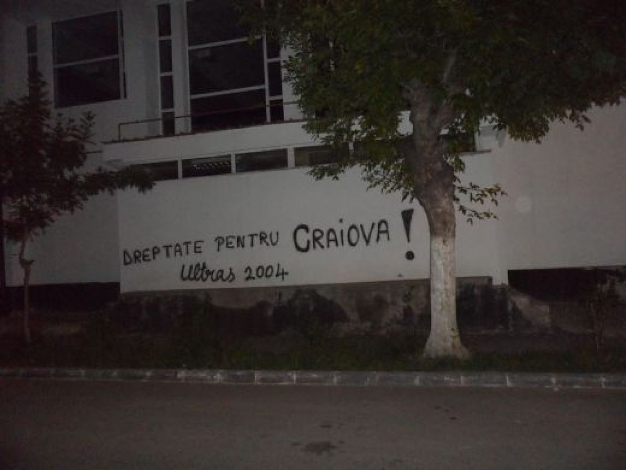 Suporterii Craiovei, scrisoare pentru Presedinte! Orasul a fost impanzit noaptea trecuta de mesaje pentru Stiinta! FOTO:_4