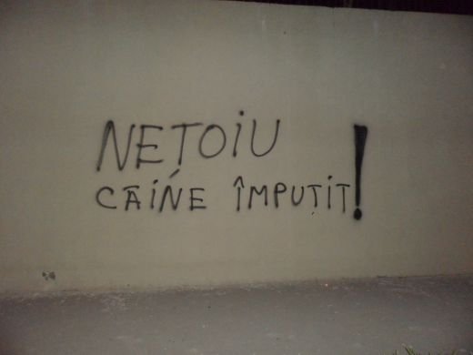 Suporterii Craiovei, scrisoare pentru Presedinte! Orasul a fost impanzit noaptea trecuta de mesaje pentru Stiinta! FOTO:_8