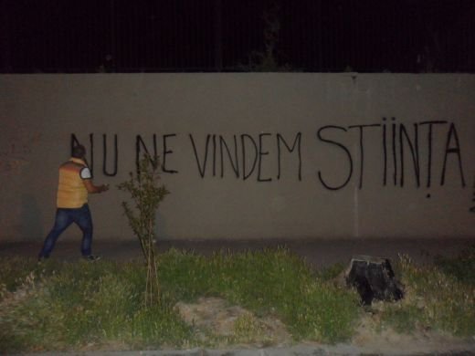 Suporterii Craiovei, scrisoare pentru Presedinte! Orasul a fost impanzit noaptea trecuta de mesaje pentru Stiinta! FOTO:_9