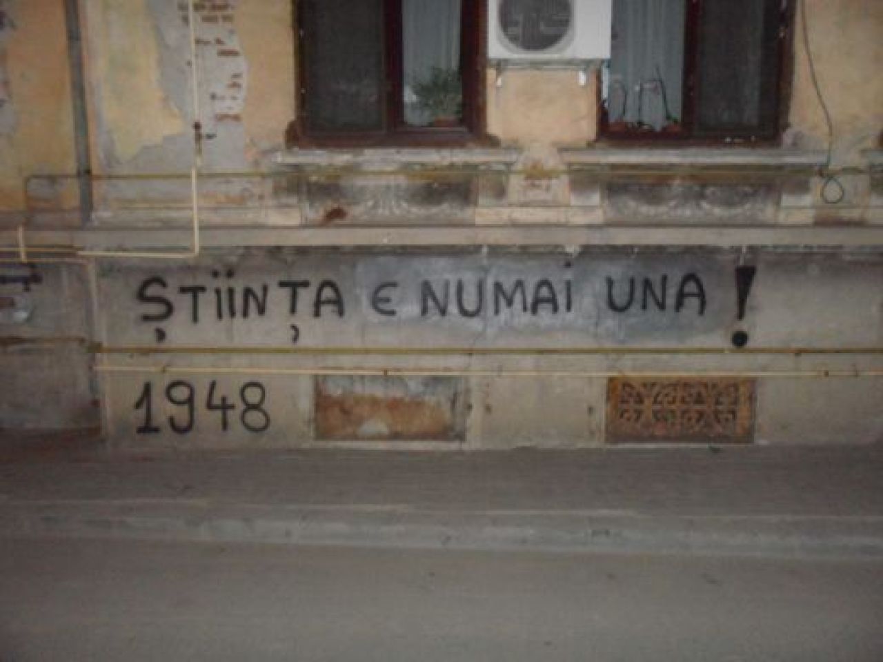Suporterii Craiovei, scrisoare pentru Presedinte! Orasul a fost impanzit noaptea trecuta de mesaje pentru Stiinta! FOTO:_10