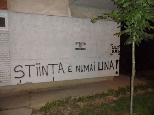 Suporterii Craiovei, scrisoare pentru Presedinte! Orasul a fost impanzit noaptea trecuta de mesaje pentru Stiinta! FOTO:_11