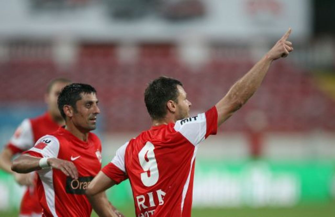 O finala ca afara: Rapid 0-1 Dinamo! Cainii castiga a 13-a Cupa din ISTORIE! Scarlatache, EROUL unei nopti de neuitat! Galeriile la inaltime: vezi toate bannerele!_8