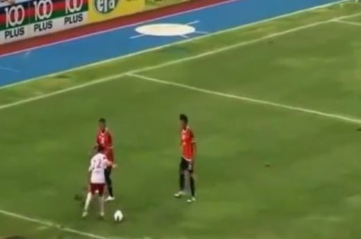 FABULOS! El e Neymar din Malaezia :) VIDEO: Cel mai penal dribling pe care l-ai vazut vreodata: