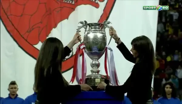 VIDEO! Borcea s-a bucurat ca Abramovici! S-a urcat pe scena cu toti jucatorii! Vezi toate imaginile SENZATIONALE: