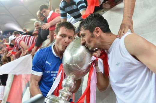 O finala ca afara: Rapid 0-1 Dinamo! Cainii castiga a 13-a Cupa din ISTORIE! Scarlatache, EROUL unei nopti de neuitat! Galeriile la inaltime: vezi toate bannerele!_24