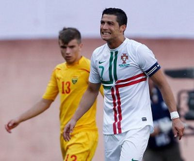 VIDEO: Si-a blestemat zilele! Ronaldo l-a nenorocit pe portarul Macedoniei! Daca facea asta la Real, Mourinho il dadea afara pana la pauza!