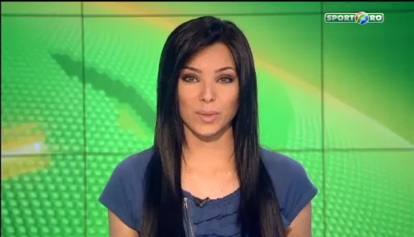 Marika s-a dezbracat pentru Napoli, in direct la tv! Napoli, Cavani si Lavezzi suluta gestul :)