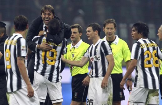 Italia, lovita CRUNT de mafia pariurilor! Doi jucatori de la nationala si un nume URIAS pe lista MIZERIEI! Vieri, anchetat pentru meciuri trucate!_7