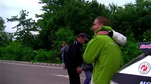 Face SENZATIE la raliuri, dar nu are permis! Cum poti ajunge campion fara examen auto!