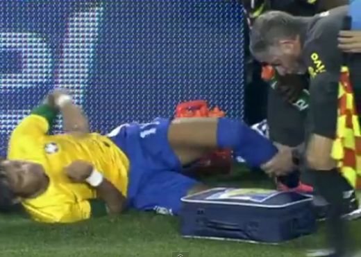Neymar s-ar accidenta in 5 minute daca ar juca in Anglia! Vezi cum era sa se rupa de tot: