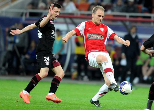 Nu se mai scufunda nimic! Copos si-a gasit antrenor: a adus ultimul trofeu la Rapid! Cine e favorit sa faca infarct la ratarile lui Surdu :)