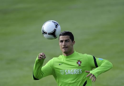 Cel mai MIZERABIL gest pe care l-ar putea face un fotbalist! Cristiano Ronaldo, acuzat ca a facut o fetita de 10 ani sa planga! Gestul pentru care nu exista nicio scuza:_3
