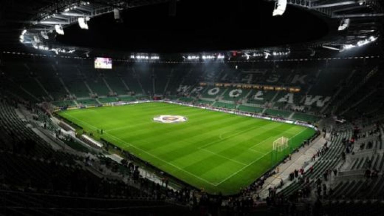 FOTO SUPERB: Cele 8 bijuterii de la Euro! Cine joaca pe ce mai URAT stadion si cum a ajuns Spania sa valoreze cat stadionul pe care joaca_3