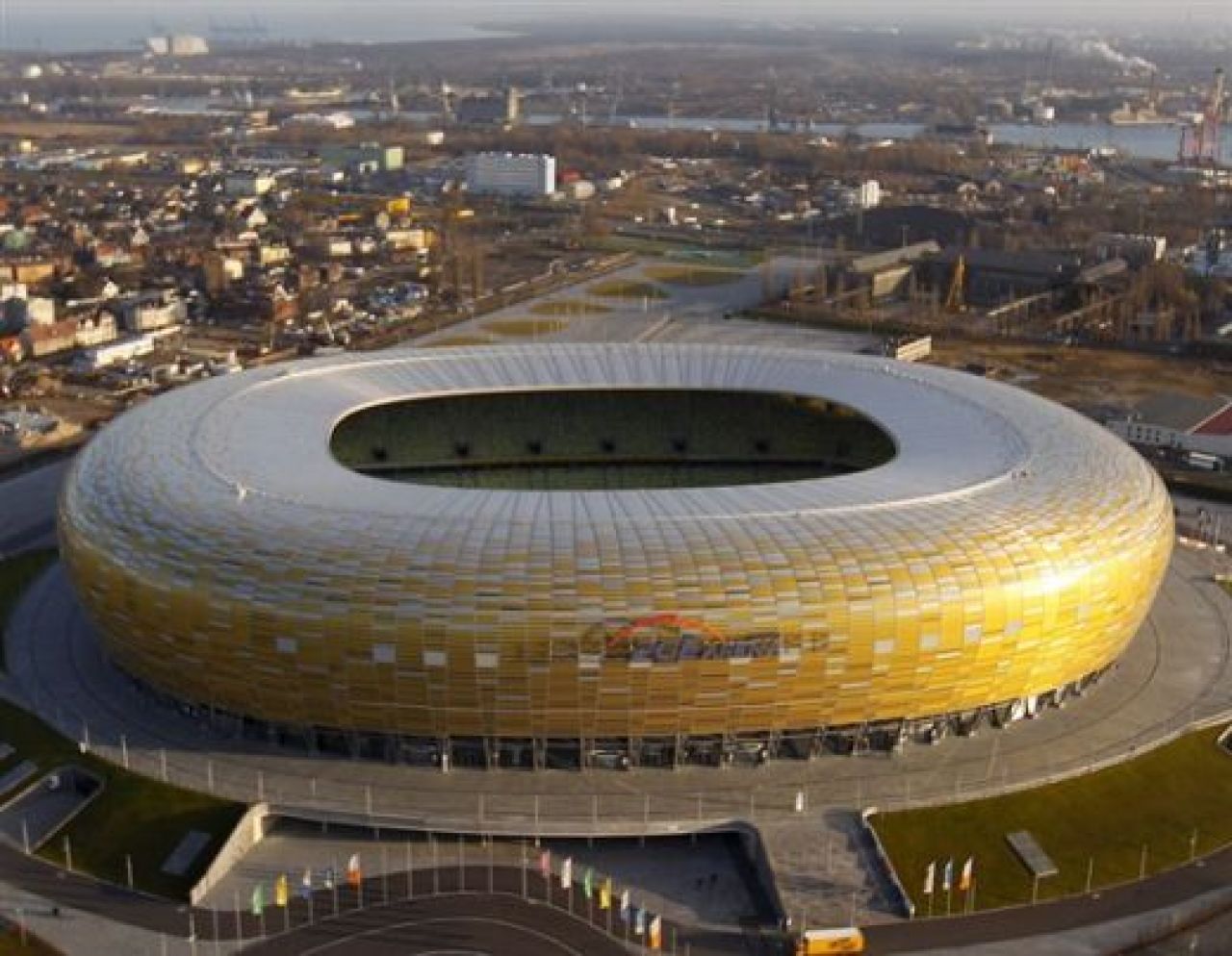 FOTO SUPERB: Cele 8 bijuterii de la Euro! Cine joaca pe ce mai URAT stadion si cum a ajuns Spania sa valoreze cat stadionul pe care joaca_6