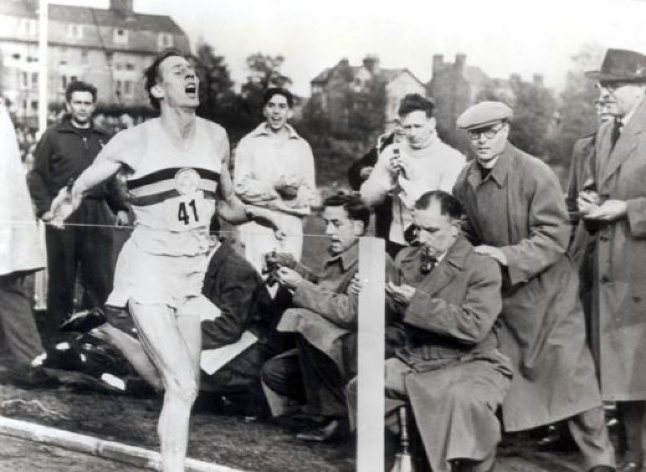 Astea sunt cele mai tari 10 fotografii din istoria sportului! Povesti si imagini, absolut SUPERBE! Iti vor taia respiratia:_3