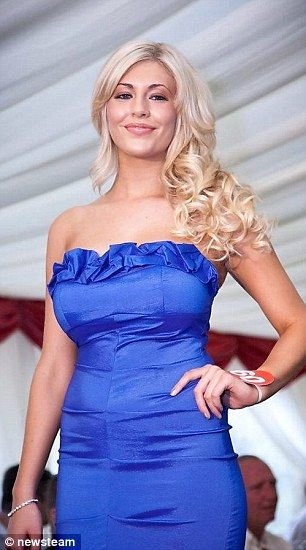 O echipa isi cauta cu disperare un capitan! Miss England a castigat o concurenta cu sanse reale! FOTO incendiar:_6