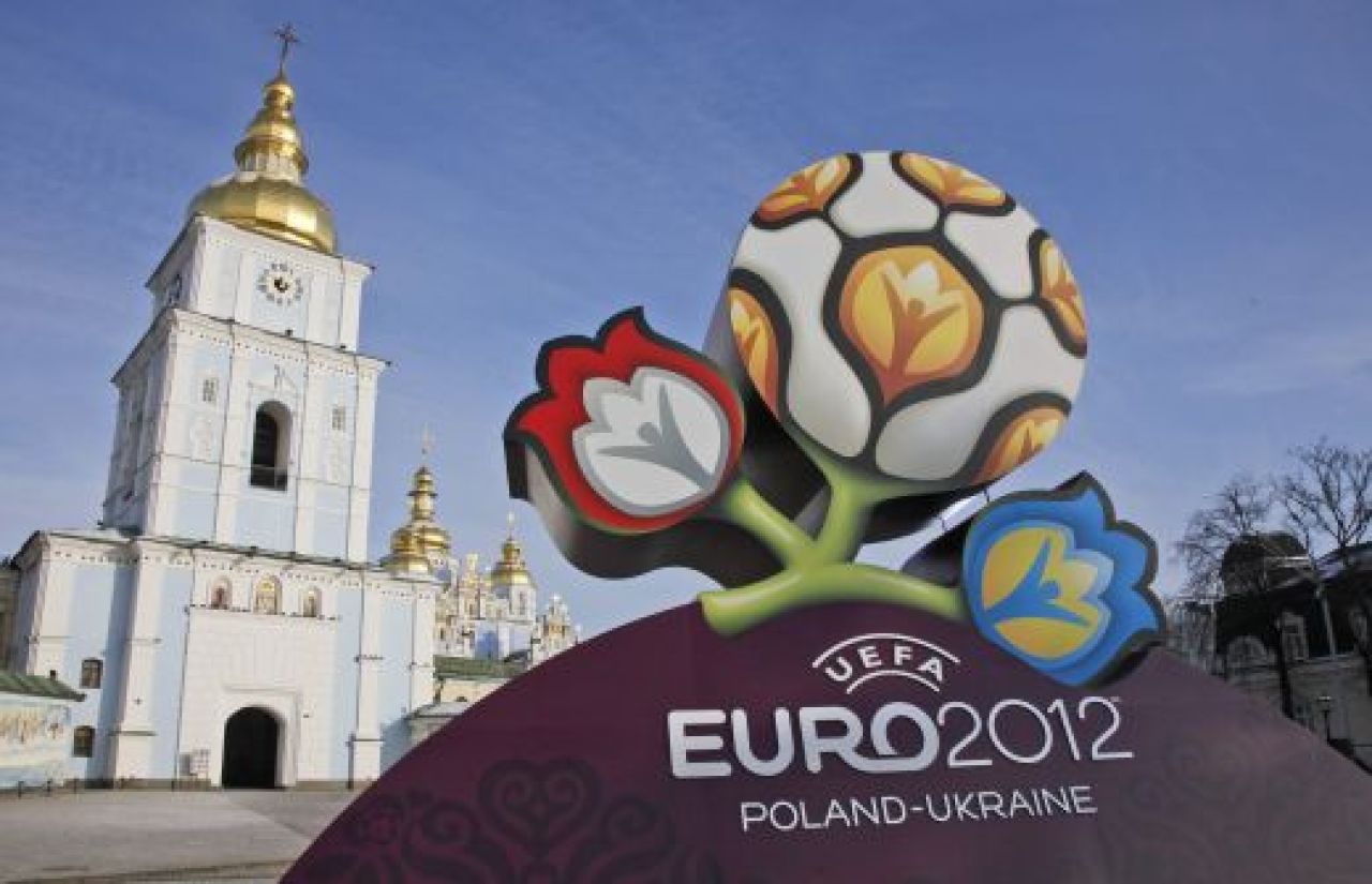 EUROBLOG | Prima zi de Euro: incidente grave la Lodz! Atmosfera ULUITOARE in tribune la meciul Poloniei! Nebunie TOTALA in centrul orasului! VIDEO_1