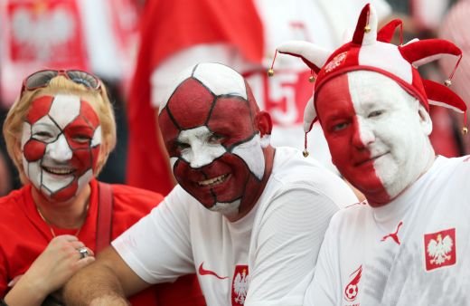 EUROBLOG | Prima zi de Euro: incidente grave la Lodz! Atmosfera ULUITOARE in tribune la meciul Poloniei! Nebunie TOTALA in centrul orasului! VIDEO_6