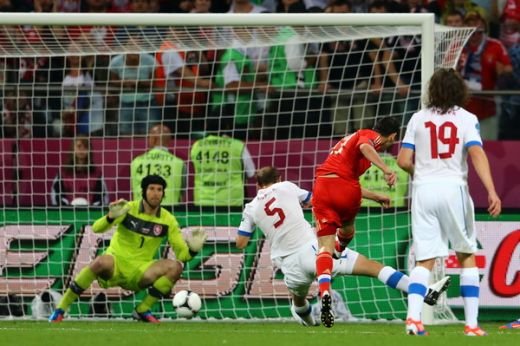 Rusia se bate pentru trofeu, Cehia nu a existat in acest meci: Rusia 4-1 Cehia! Dubla Dzagoev, gol senzational Pavlyuchenko! Vezi golurile 3D!_4