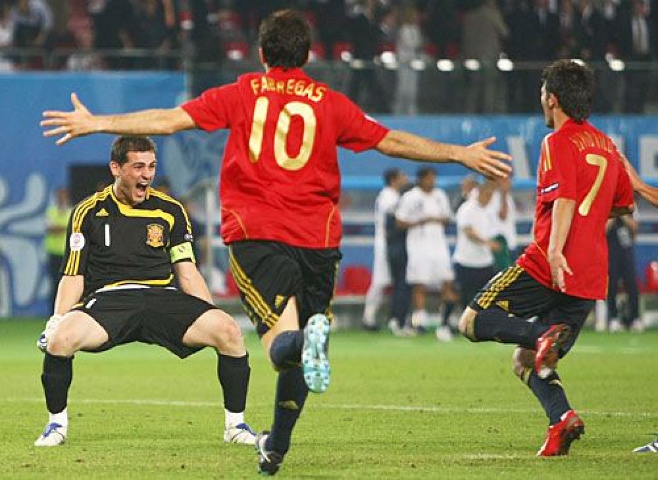 4 ani distanta, aceiasi actori! Fabregas l-a facut din nou pe Di Natale sa planga! Del Bosque ii multumeste lui Guardiola pentru egalul cu Italia:_2