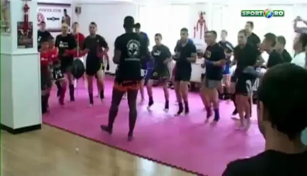 Bonjasky l-a invatat pe fiul lui Claudiu Niculescu sa se bata. Pustiul nu vrea sa ajunga in ring, ce planuri are cu Claugol: