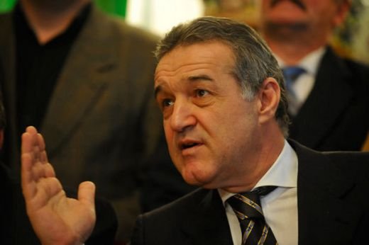 INCREDIBIL: Becali lanseaza BOMBA: Am primit oferta de&nbsp; 6 milioane dar NU il dau, vreau 10! Situatia celor 3 stelisti doriti de marile cluburi din Europa: