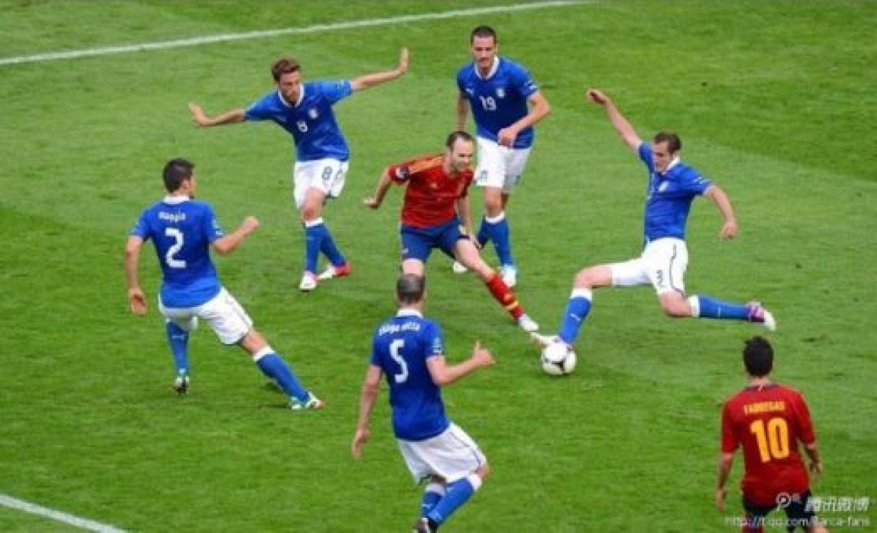 EUROBLOG, ZIUA 4: Rooney a exagerat cu implantul, un suporter a ADORMIT in tribune la Franta - Anglia :) Scuza jucatorilor pentru cel mai plictisitor meci de la Euro:_9