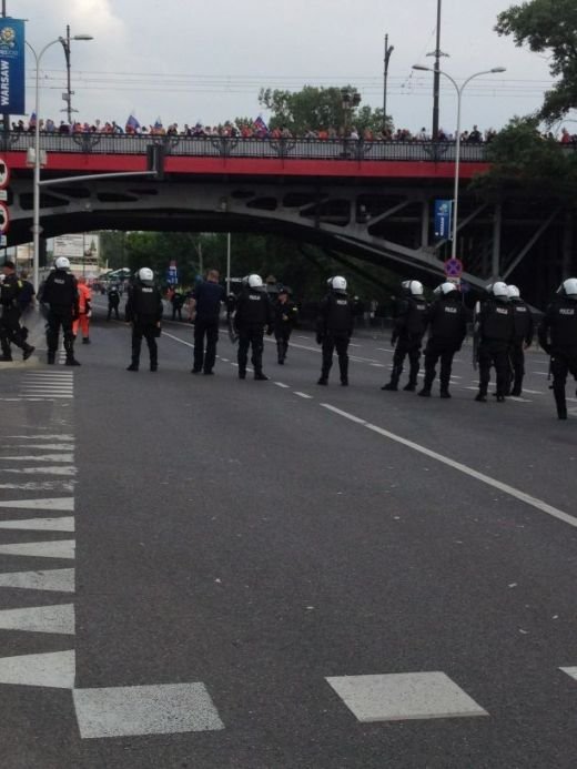 EUROBLOG ZIUA 5 | Violente incredibile in Varsovia: 56 de ARESTARI! Politistii ii cauta in continuare pe huligani!_10