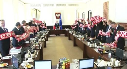 EUROBLOG ZIUA 5 | Violente incredibile in Varsovia: 56 de ARESTARI! Politistii ii cauta in continuare pe huligani!_12