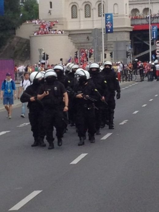 EUROBLOG ZIUA 5 | Violente incredibile in Varsovia: 56 de ARESTARI! Politistii ii cauta in continuare pe huligani!_13