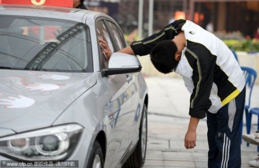 Unii au lesinat, altii au fost dusi direct la SPITAL! Ce a fost in stare sa faca un chinez pentru a avea si el BMW-ul lui: