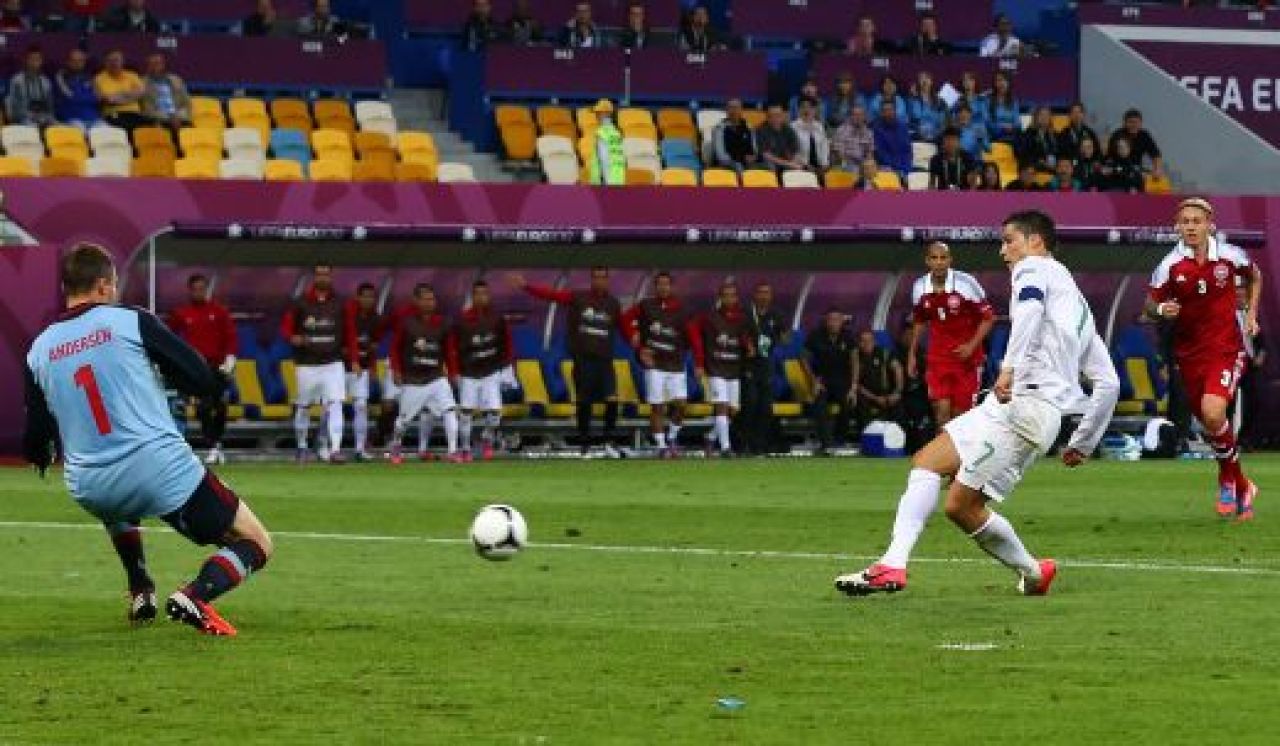Ronaldo, salvat de la RUSINE: Danemarca 2-3 Portugalia! Dubla Bendtner, gol superb Varela! Starul Realului a ratat de doua ori singur cu portarul! GOLURILE 3D_10