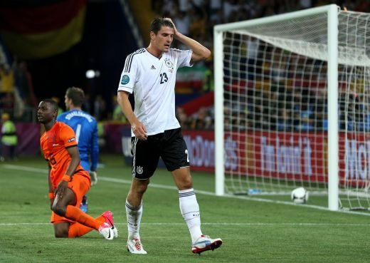 Preluarea secolului si cum se celebreaza un gol cu stil! De ce e Mario Gomez peste Messi si Ronaldo si cum va castiga de unul singur Europeanul!