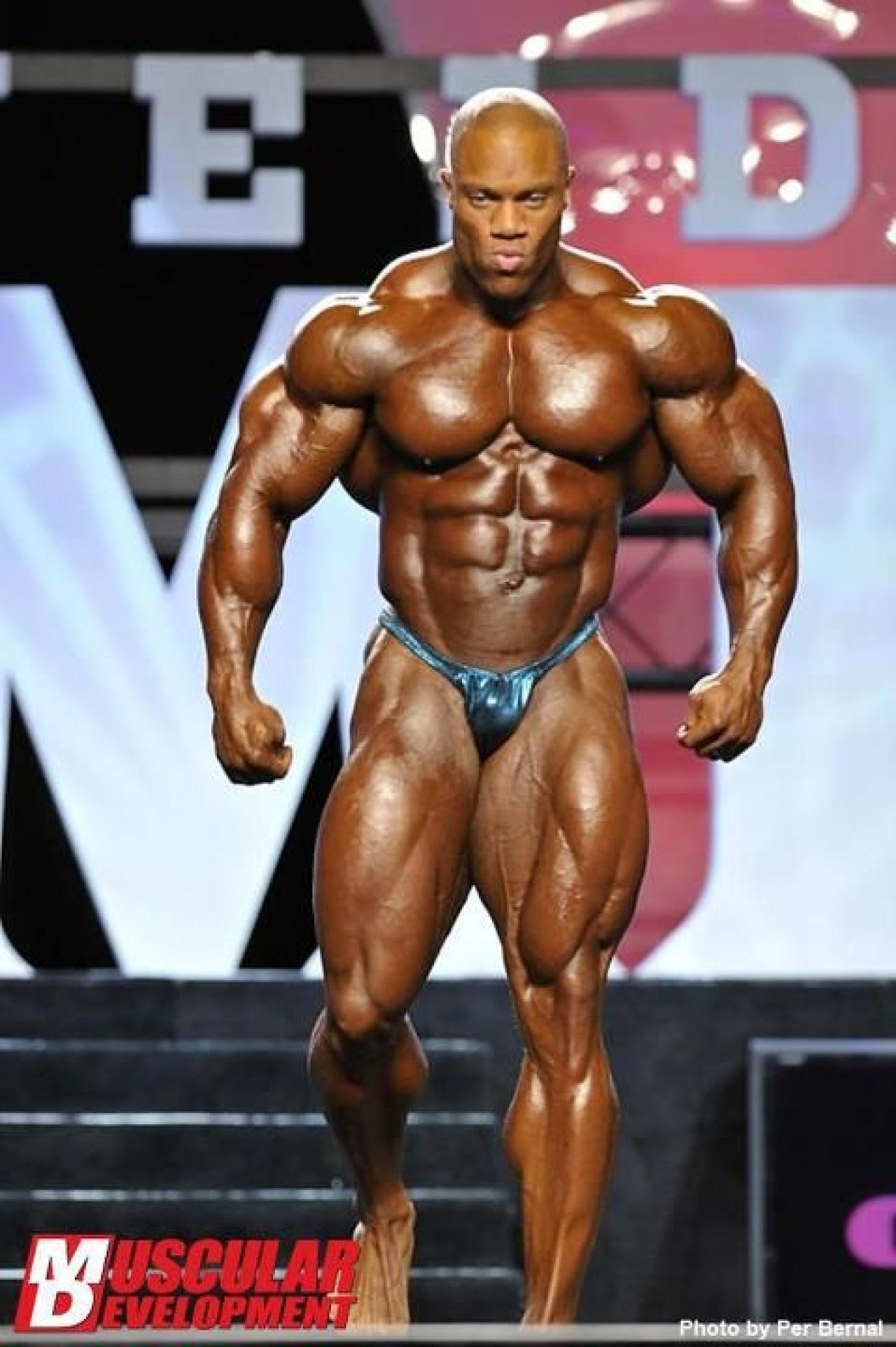 Trebuia sa fie MODEL pentru milioane de barbati dar s-a transformat intr-un cocalar! Ce poza si-a pus pe Facebook urmasul lui Schwarzenegger:_4