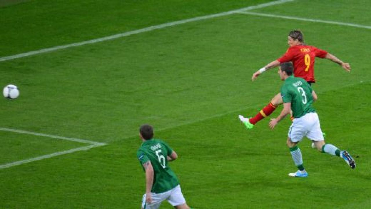 Spania 4-0 Irlanda! 20.000 de fani irlandezi isi insotesc echipa acasa dupa dubla lui Torres! Vezi situatia in Grupa C: VIDEO 3D!_3