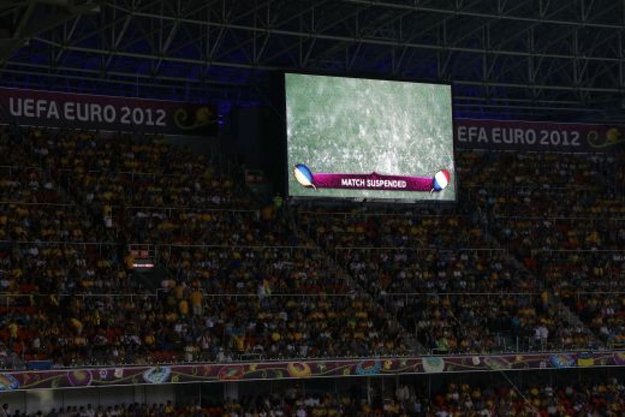Ucraina, omorata in 3 minute de Menez si Cabaye! Ucraina 0-2 Franta! Meciul a fost intrerupt o ora din cauza unei FURTUNI! Vezi toate fazele:_6